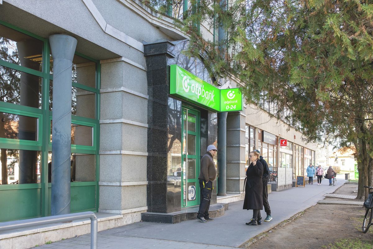 OTP Bank, leállás, fejlesztés