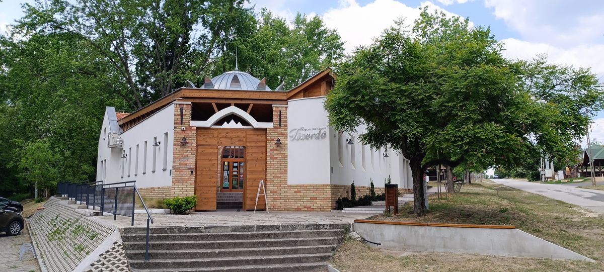 Tölgy piac, Tőserdő, Lakitelek