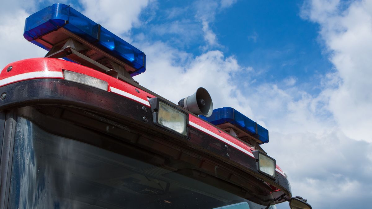 Motoros és személyautó ütközött össze Baján