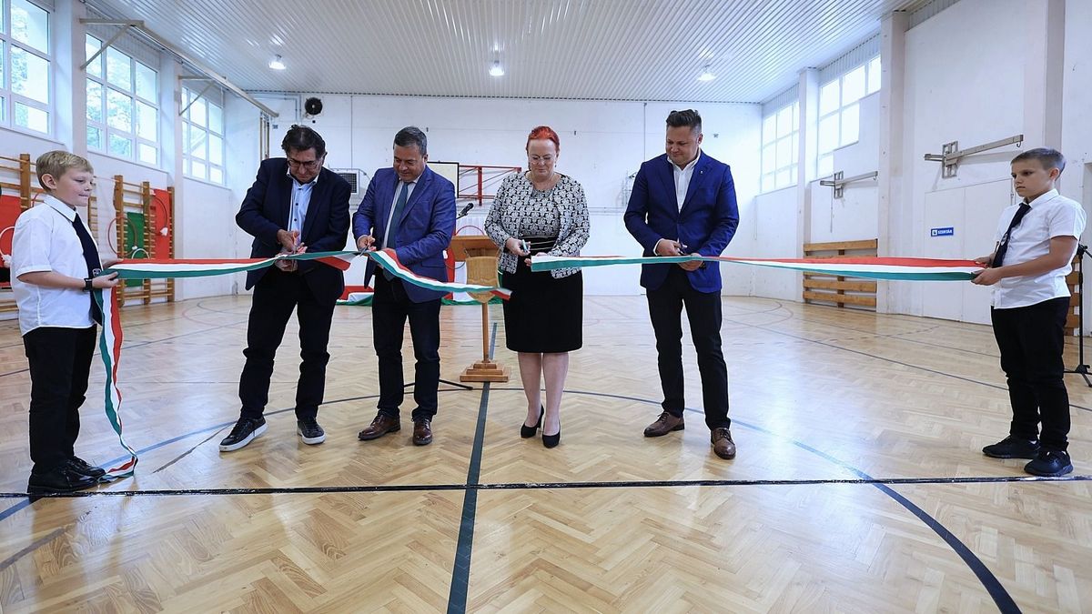 kunfehértói sportcsarnok, felújítás, Top-Plusz