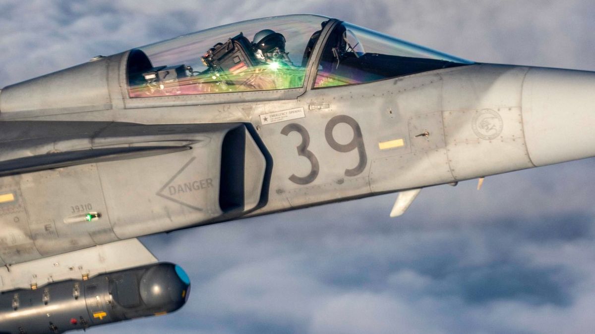 Lélegzetelállító videó bizonyítja a magyar Gripen félelmetes erejét, porrá zúzta a célpontot