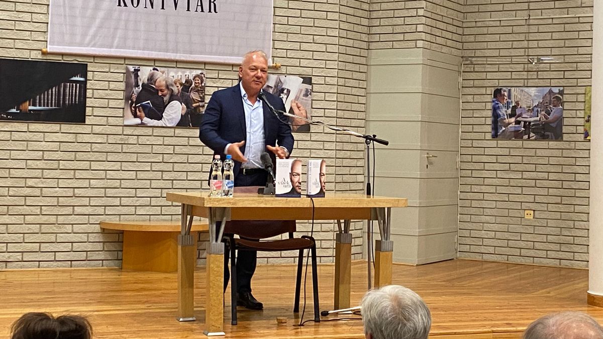 Balogh Levente könyvbemutatója indította a kecskeméti Ünnepi Könyvhét sorozatot