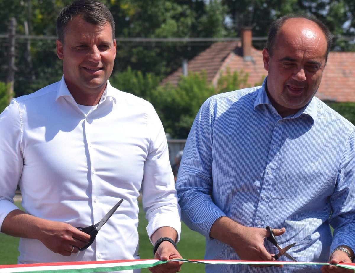 Kohány Gábor (balra) leköszönt az elnöki posztról