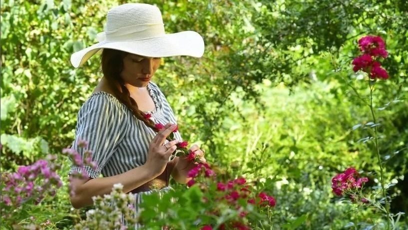 Bukovicsné Békefi Daisy, kert,