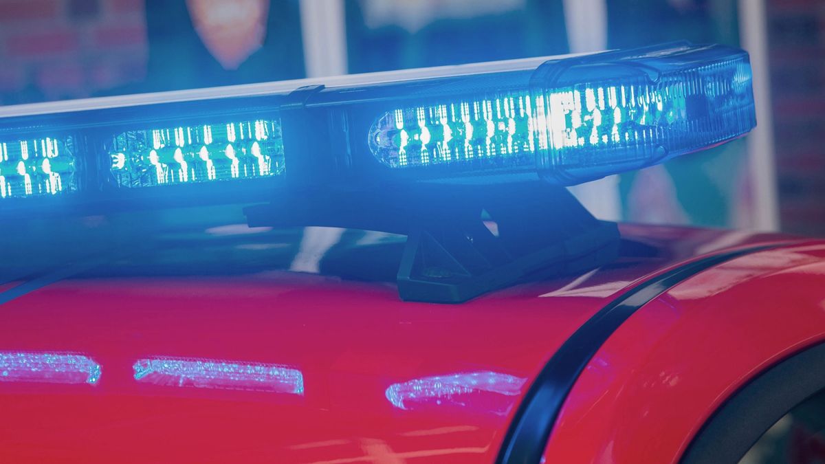 Szalagkorlátnak ütközött az autó, az akkumulátor is kiszakadt