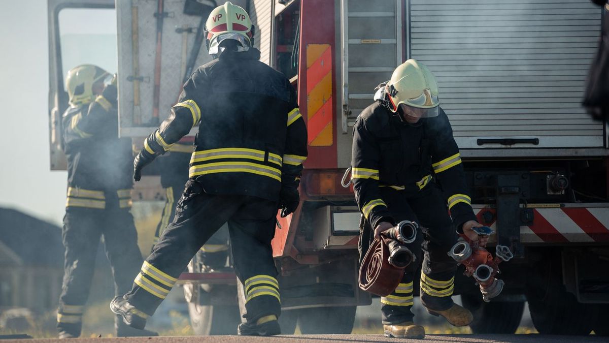 Mintegy négyszáz hektáron égett a gabona, több óráig dolgoztak a tűzoltók a helyszínen – videóval