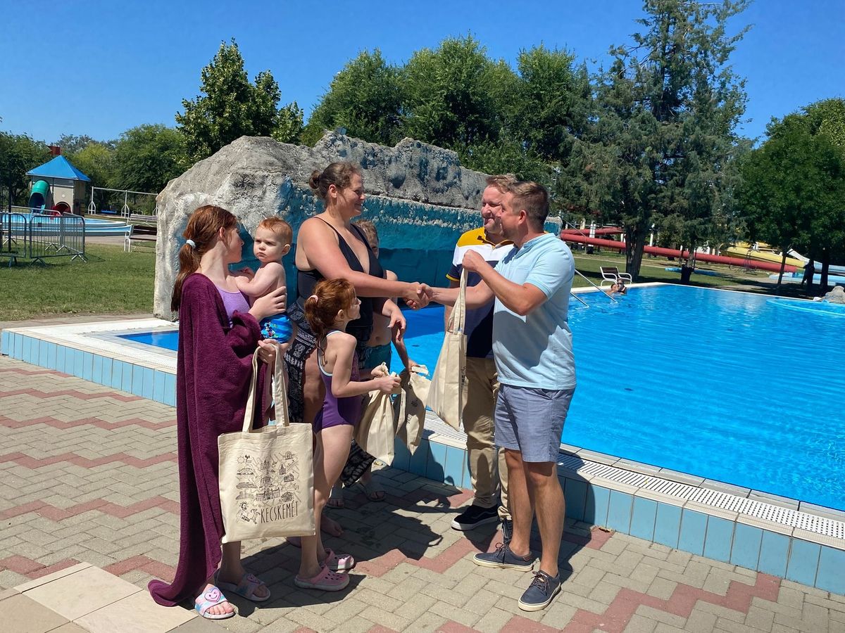 Tízezredik látogatóját ünnepelte a Széktói Strand