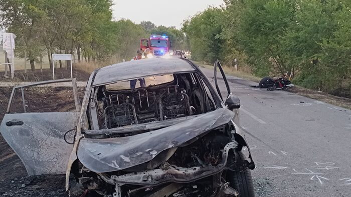 Autóval ütközött két motoros Kiskunfélegyháza közelében