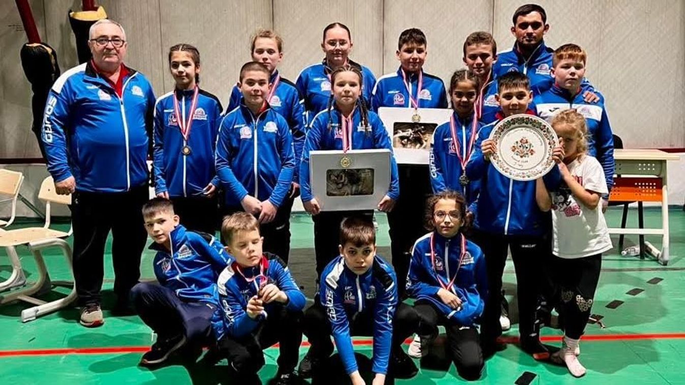 A verseny után szánkóztak a birkózók Erdélyben Kép