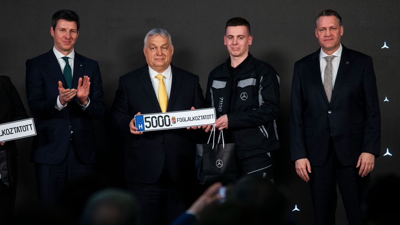 Orbán Viktor miniszterelnök köszöntötte a kecskeméti Mercedes-gyár ötezredik...