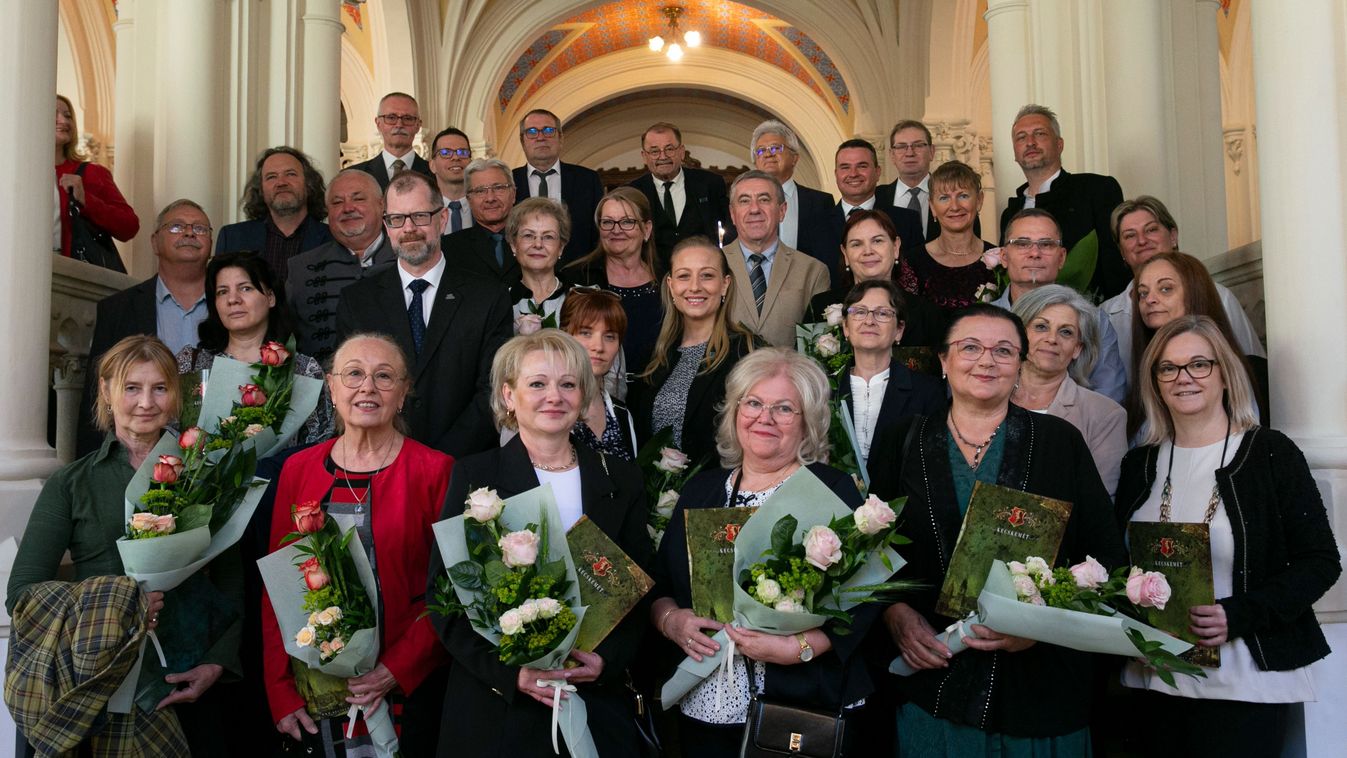 Kecskeméti kitüntetettjeinek köszöntésével indult a kecskeméti közgyűlés + fotók